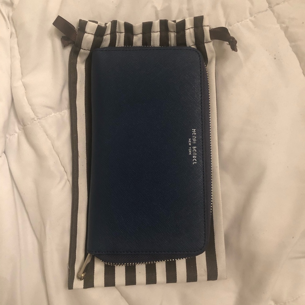 Henri Bendel wallet